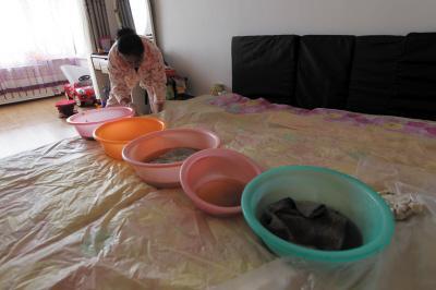 德保楼上漏水，住户失联，小区没物管，业主维权难！律师来支招……